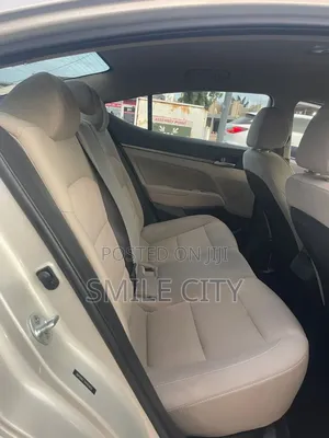 Hyundai Elantra 2017 Gold