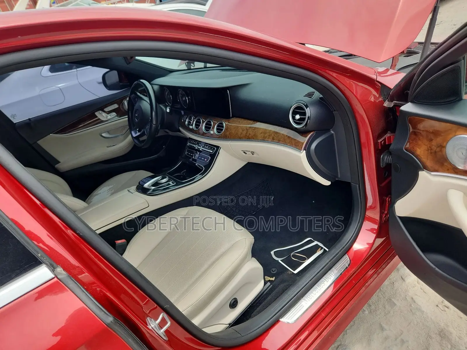 Mercedes-Benz E300 4Matic AWD Sedan (2.0L 4cyl 9A) 2017 Red