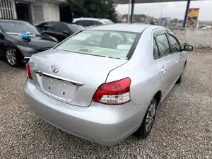 Toyota Belta 2012 Silver