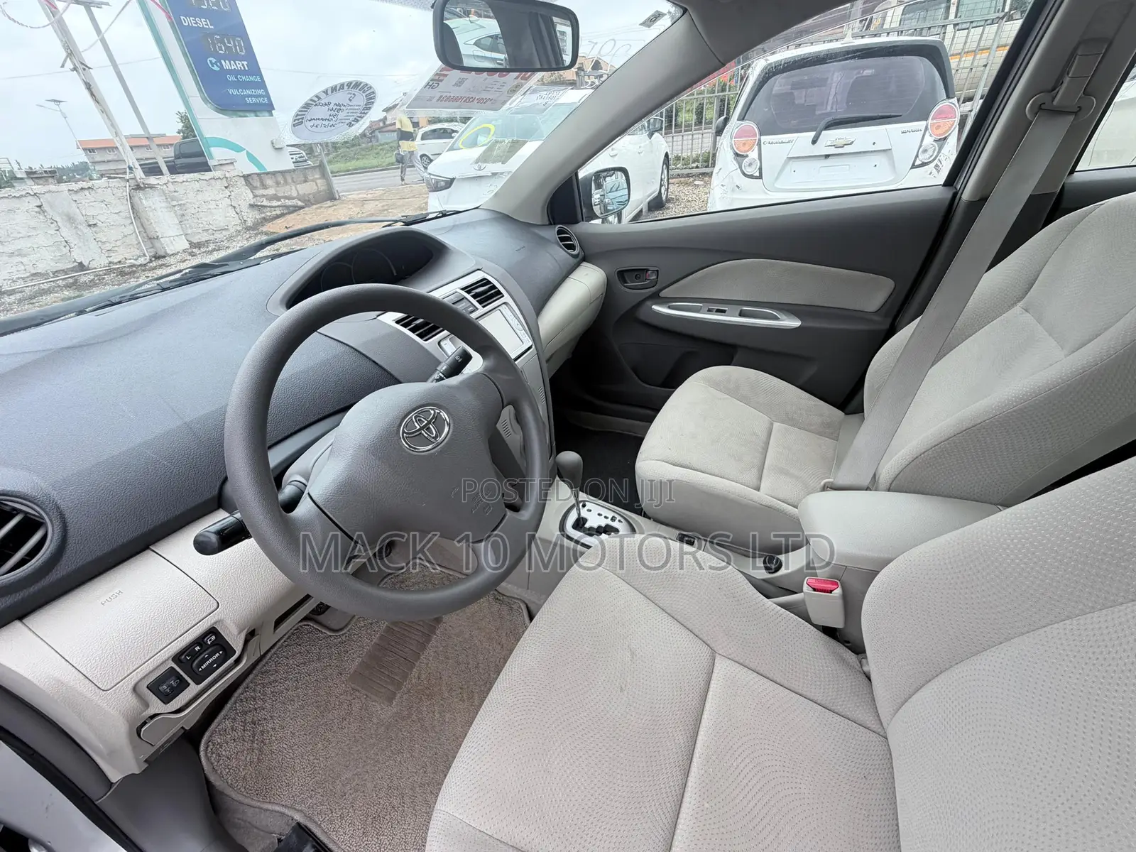 Toyota Belta 2012 Silver