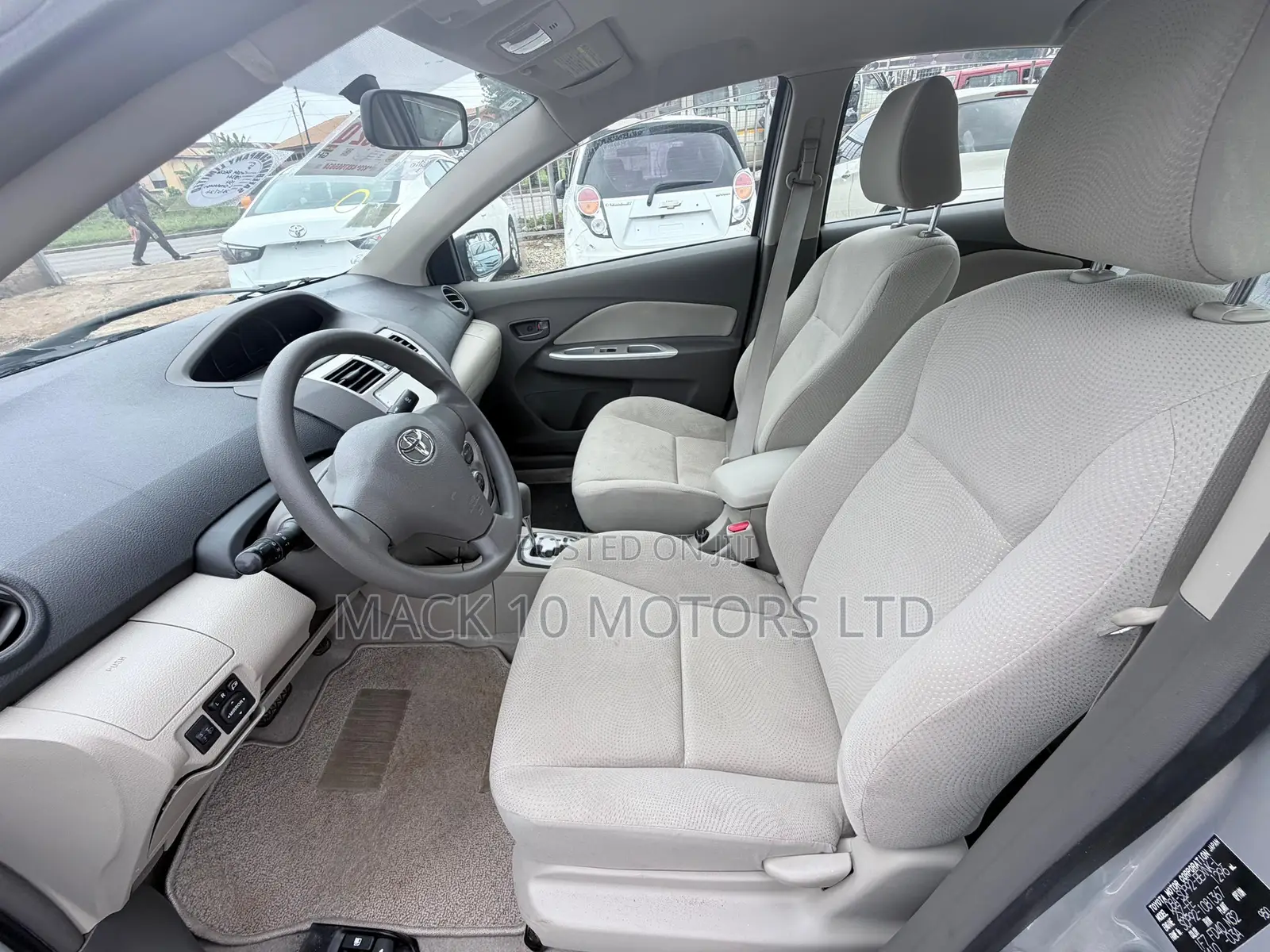 Toyota Belta 2012 Silver