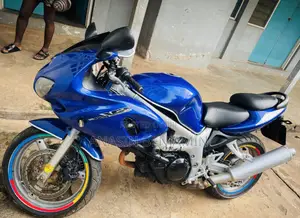 Suzuki 2000 Blue