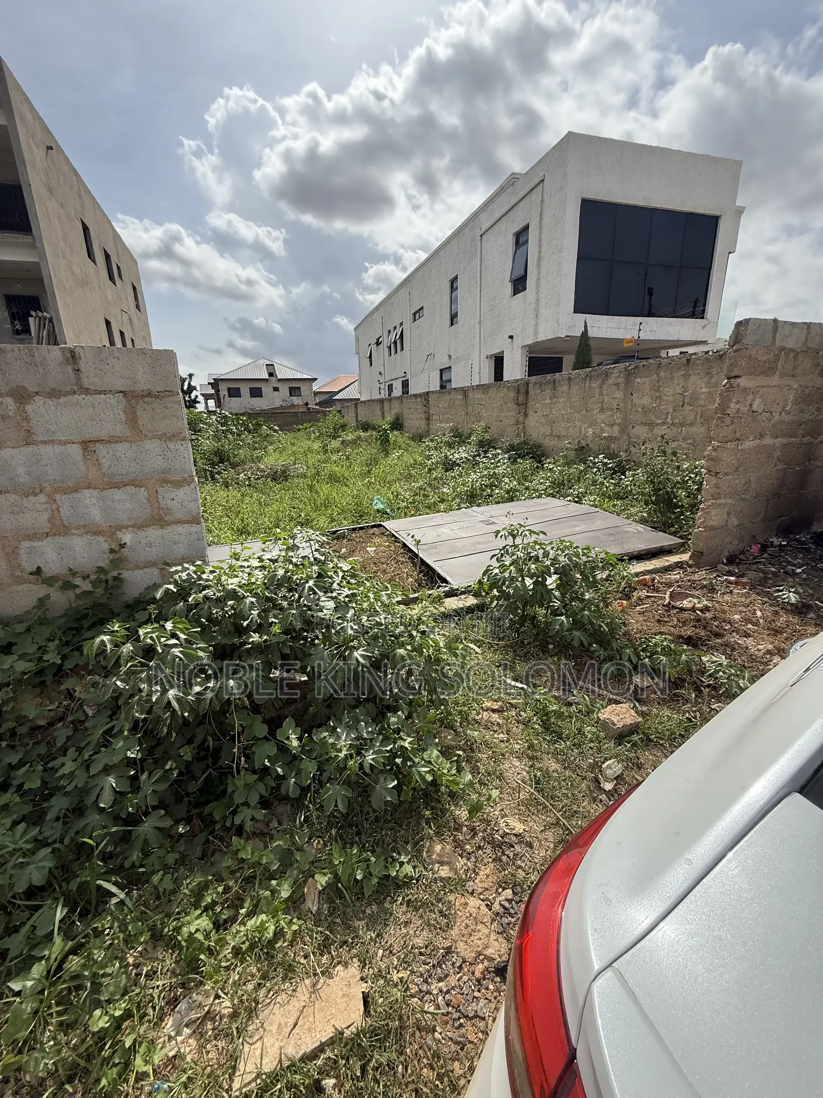 Prime Residential Land for Sale at Lakeside Estate