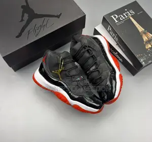 Nike Air Jordan 11 Retro "Cap and Gown"