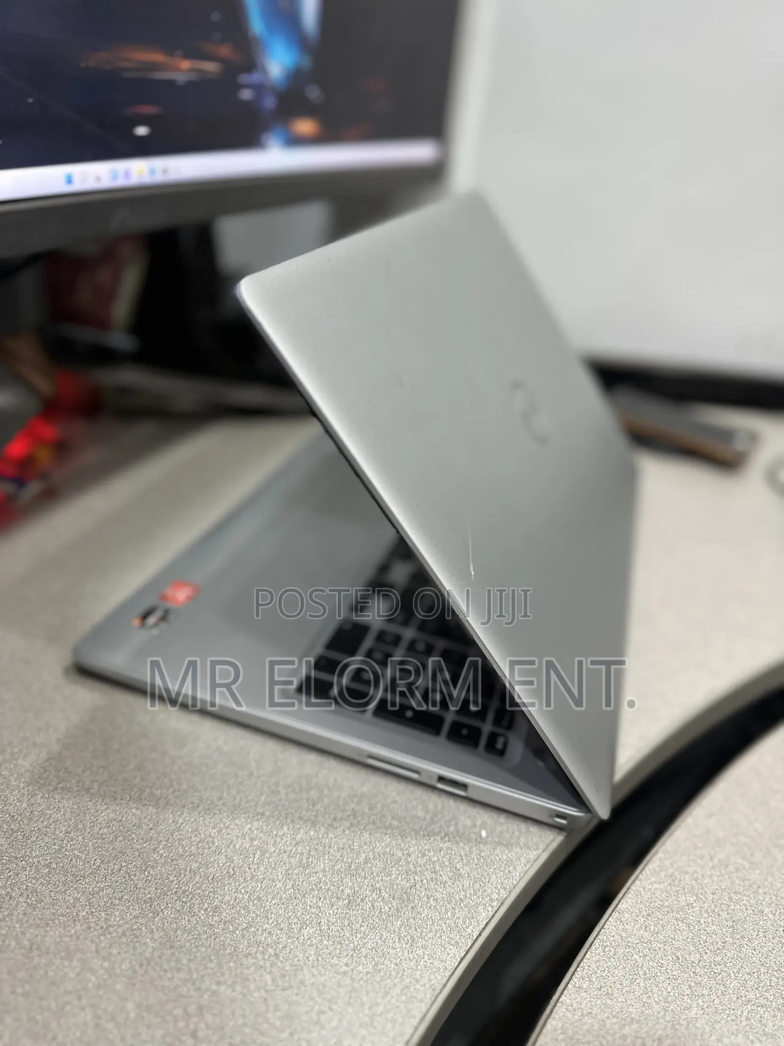 Laptop Dell Inspiron 15 8GB AMD Ryzen 5 SSD 256GB