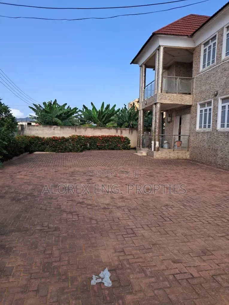 5bdrm Duplex in Adenta Amrahia, Frafraha for rent