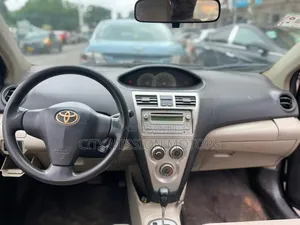 Toyota Yaris 2010 Black