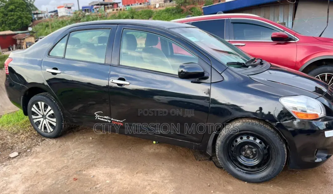 Toyota Yaris 2010 Black
