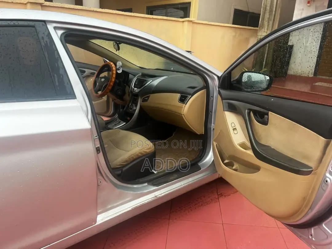 Hyundai Elantra 2012 Silver
