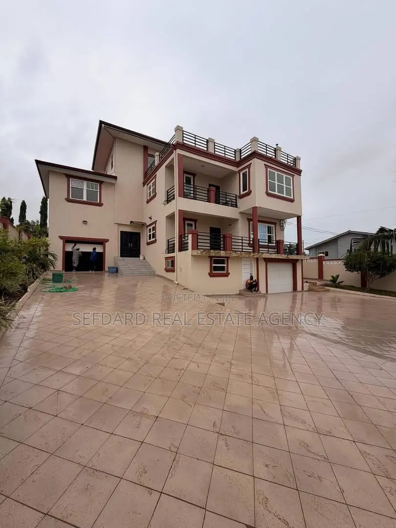 5bdrm House in Sefdard Properties, Weija for sale