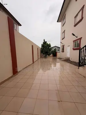 5bdrm House in Sefdard Properties, Weija for sale