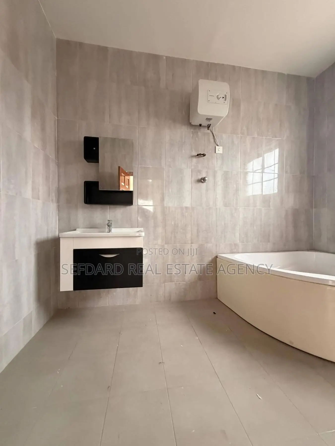5bdrm House in Sefdard Properties, Weija for sale