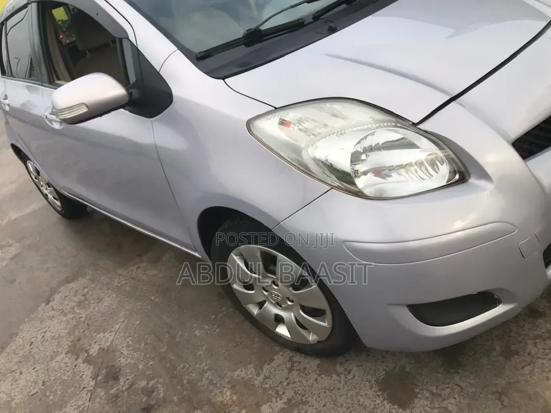 Toyota Vitz 1.3 FWD 5dr 2010 Silver