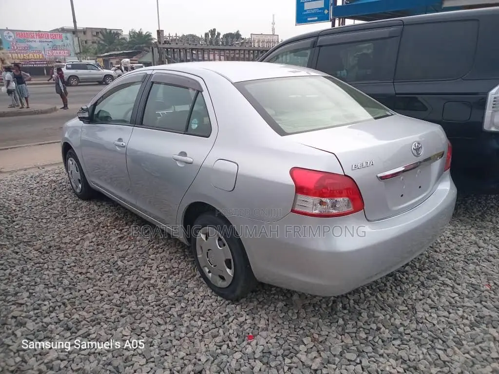 Toyota Belta 2011 Silver