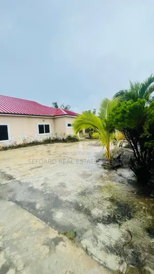 4bdrm House in Sefdard Properties, Amasaman for sale