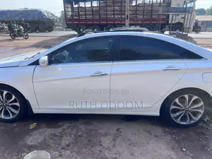 Hyundai Sonata Limited 2.0T Sedan (2.0L 4cyl 6A) 2013 White