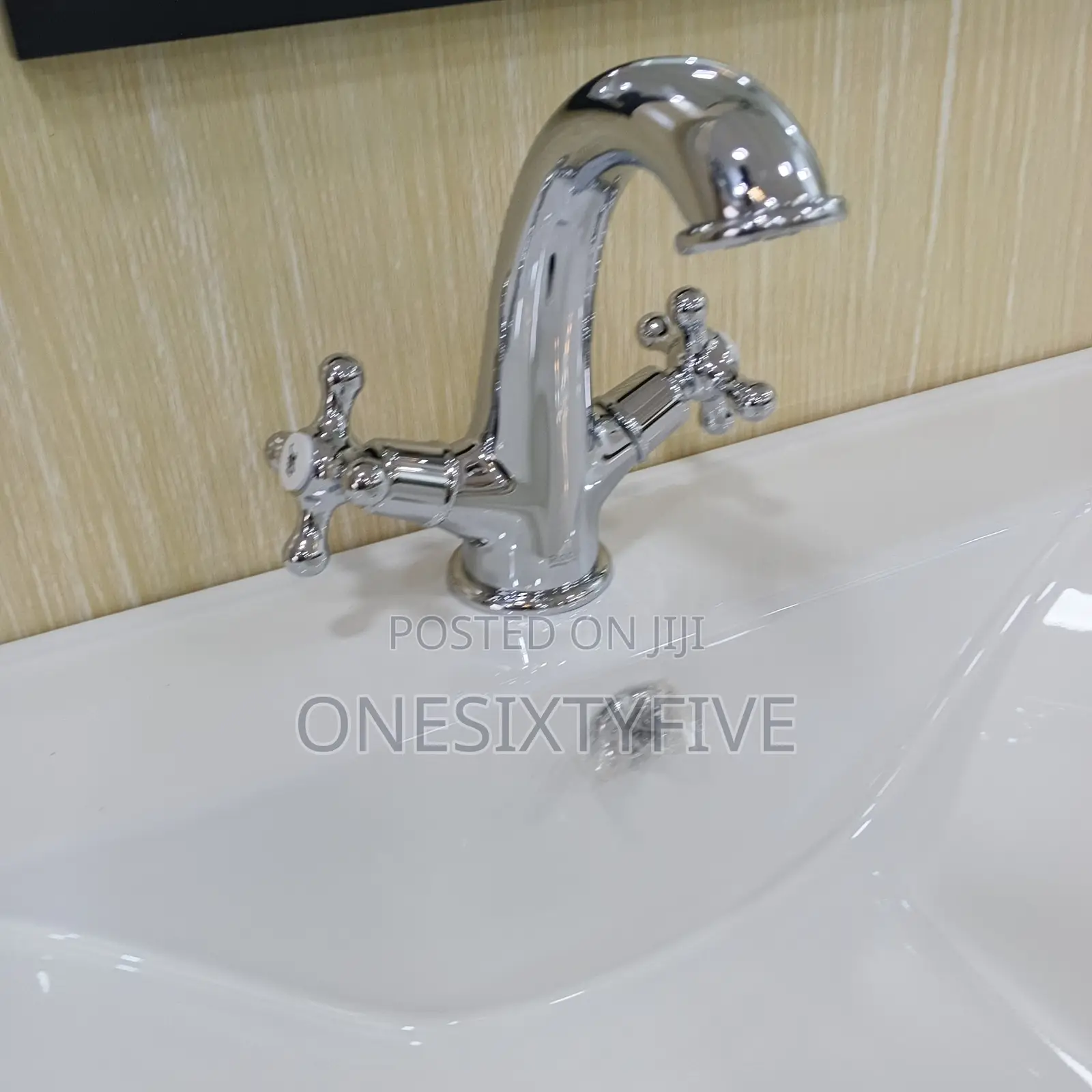 Roca Washbasin Faucet/Tap Hot Cold