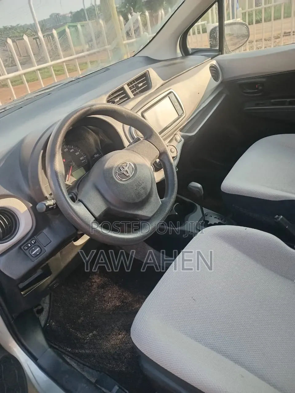 Toyota Vitz 1.0 FWD 3dr 2012 Gray
