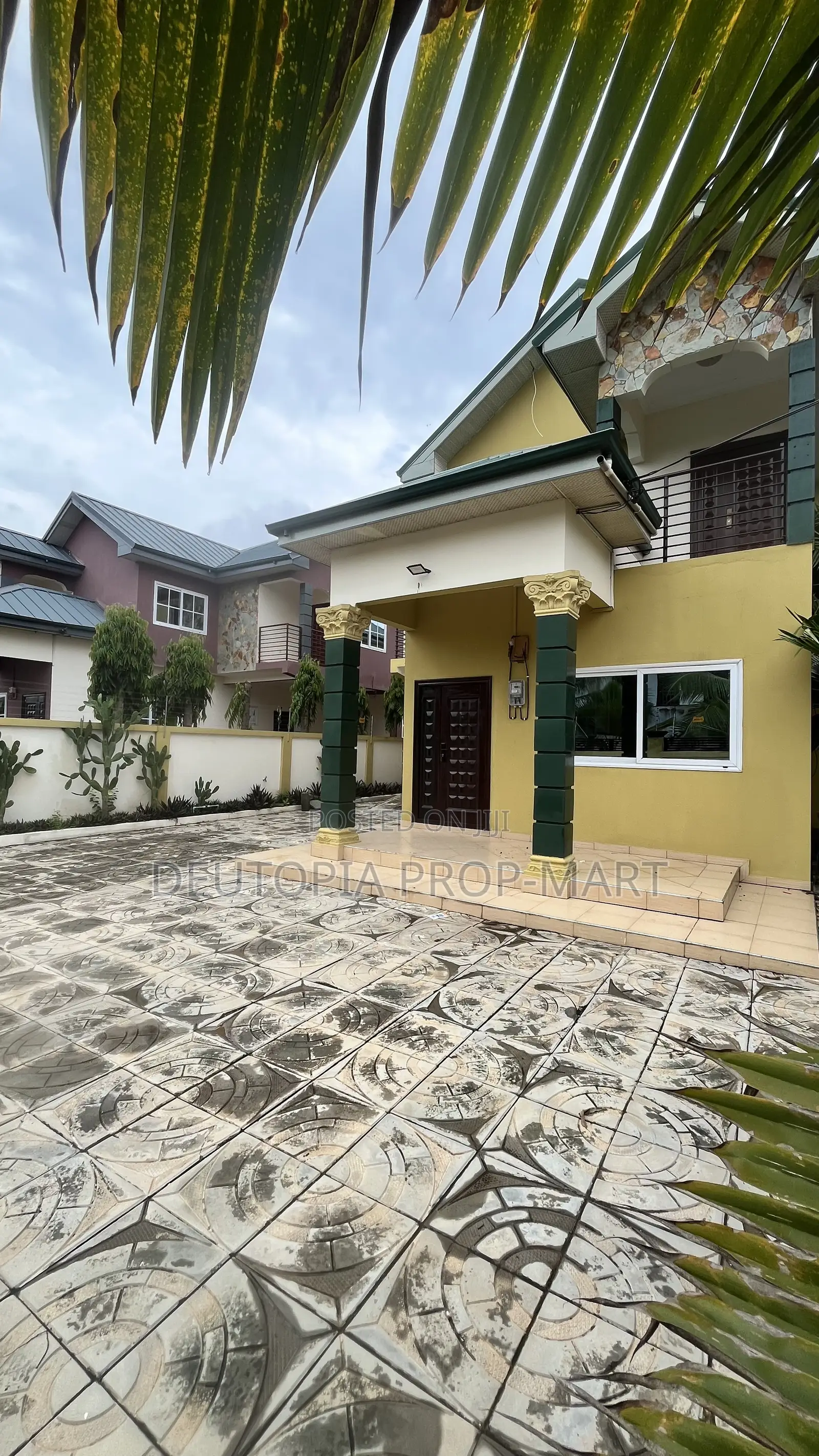 4bdrm Duplex in Paradise Court, Tema Metropolitan for rent