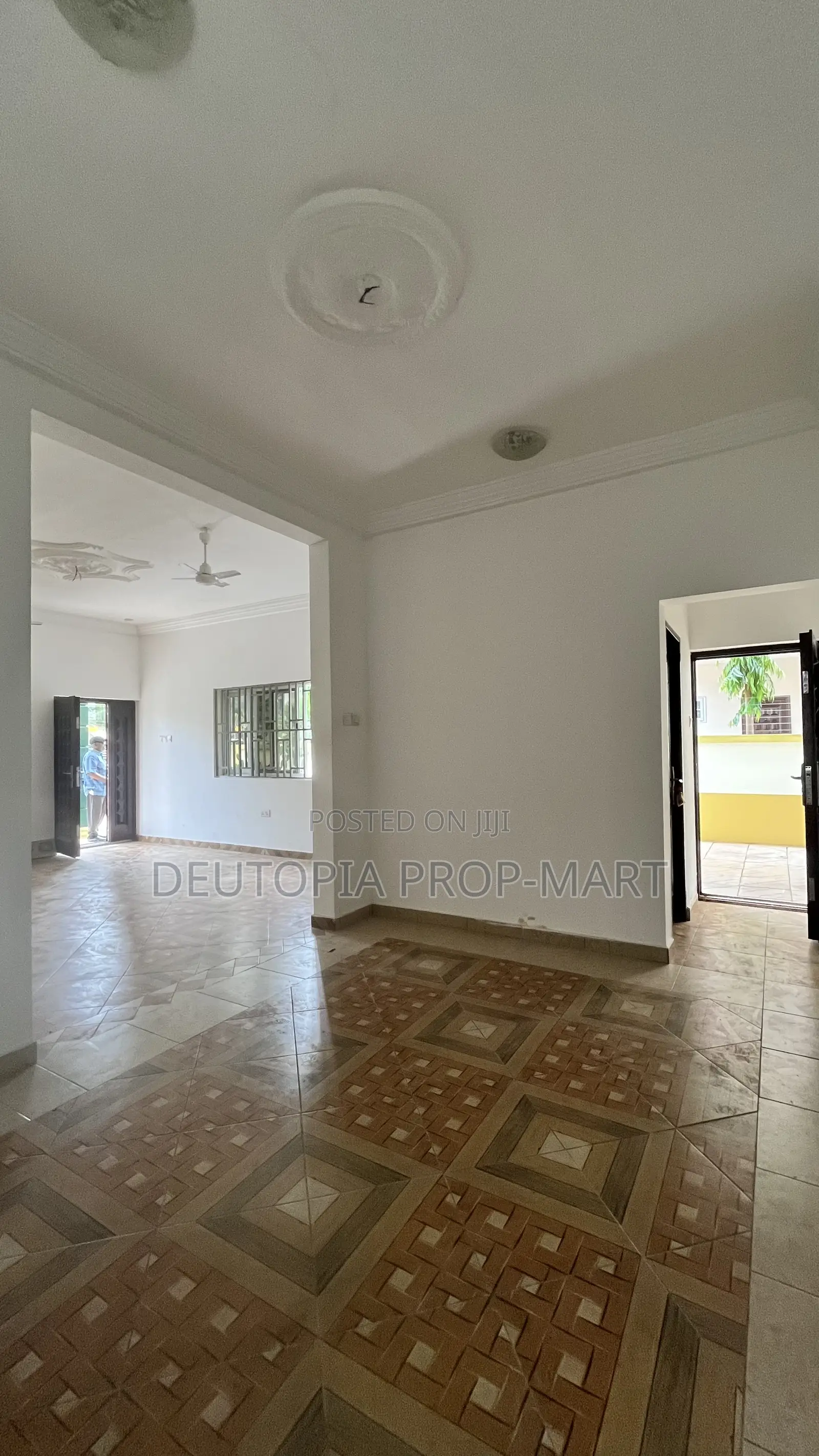 4bdrm Duplex in Paradise Court, Tema Metropolitan for rent