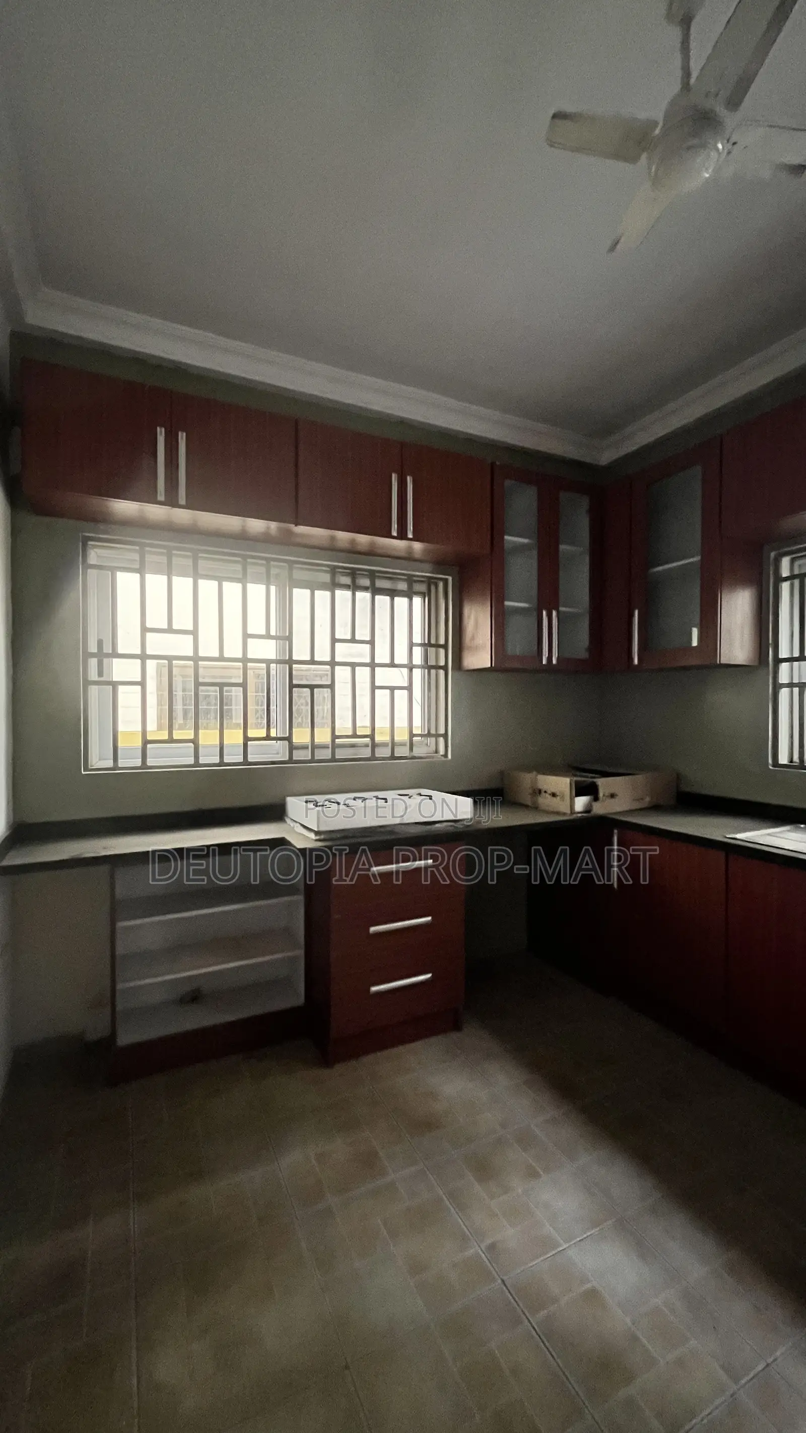 4bdrm Duplex in Paradise Court, Tema Metropolitan for rent