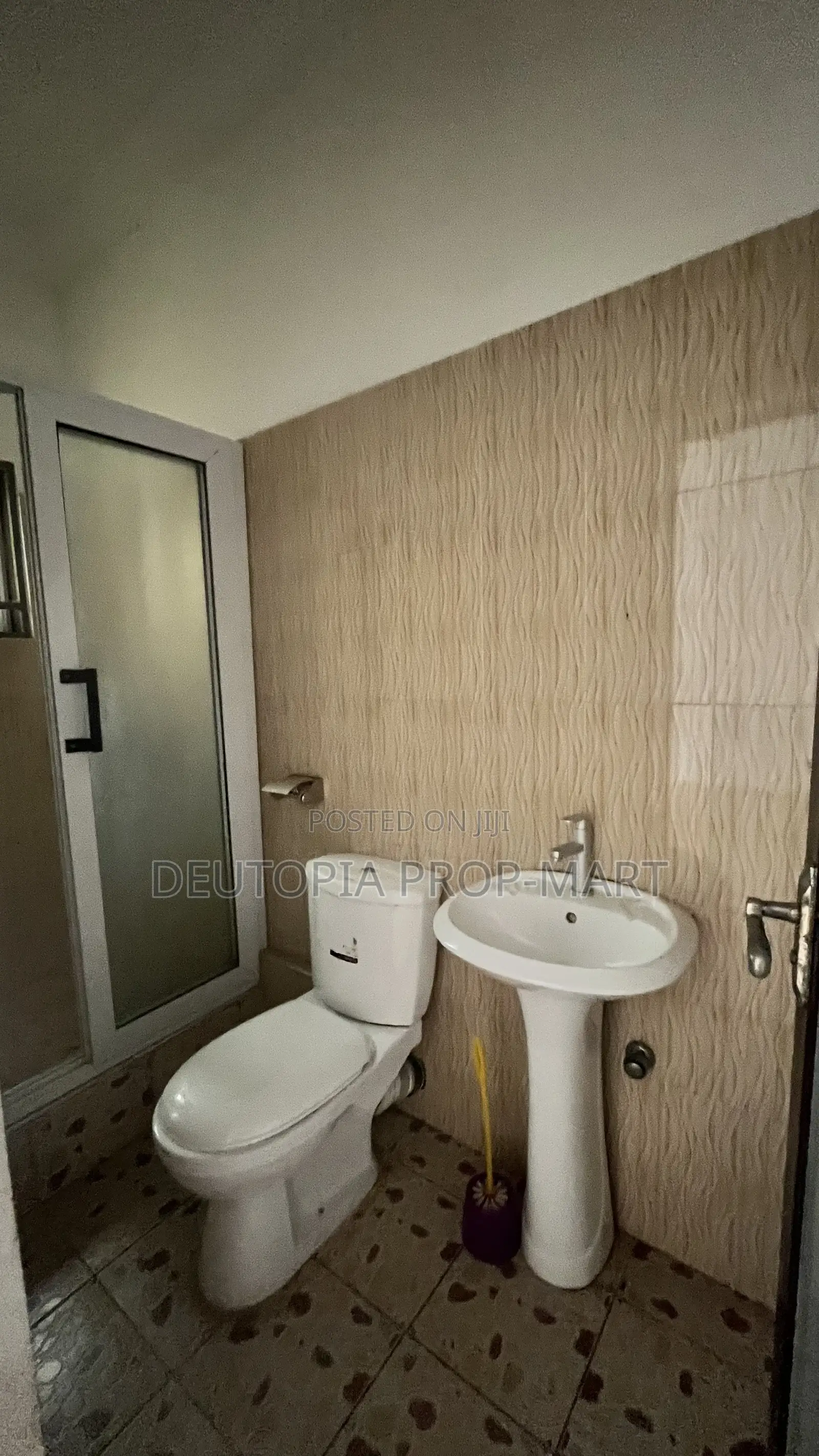 4bdrm Duplex in Paradise Court, Tema Metropolitan for rent