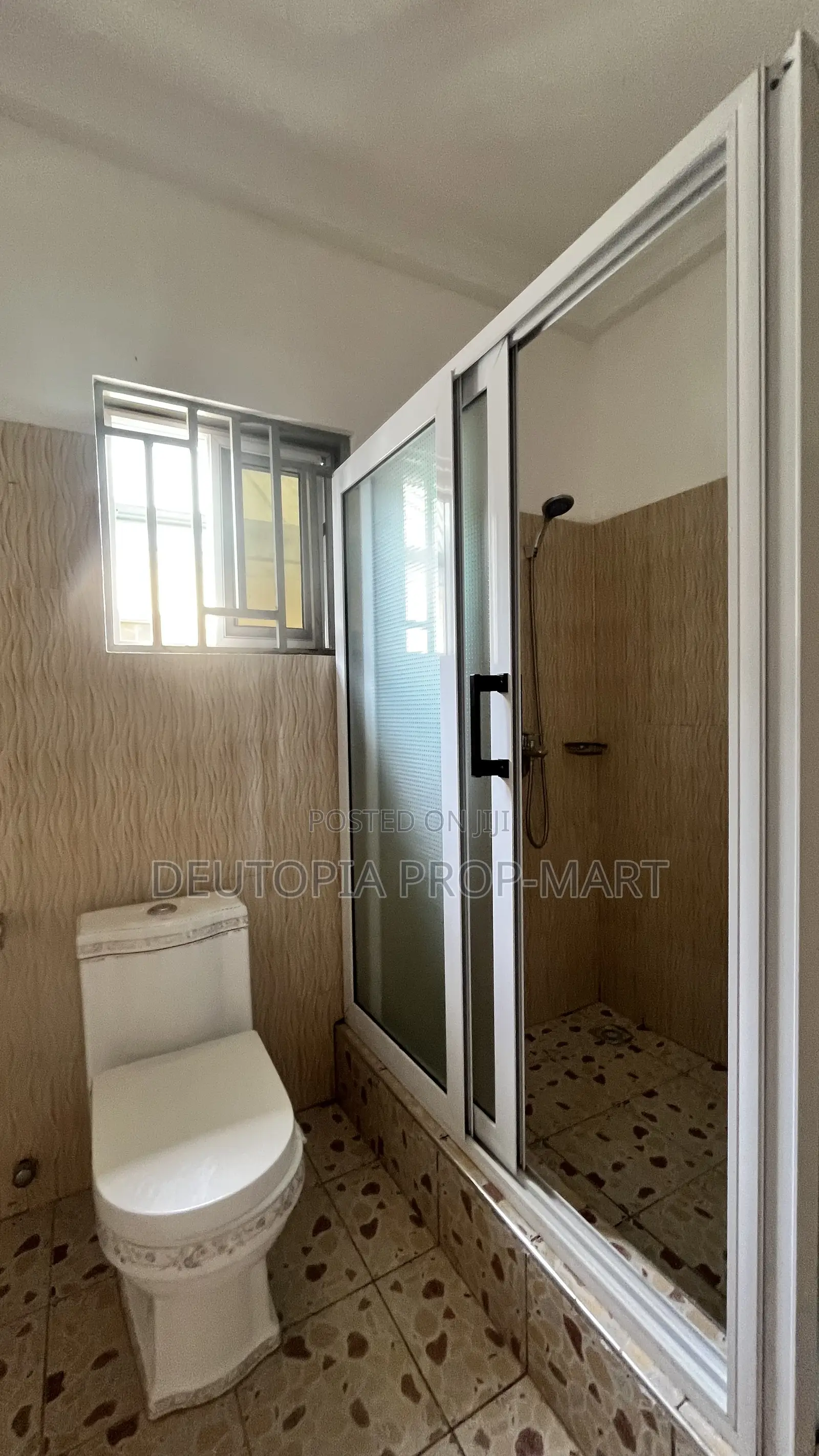 4bdrm Duplex in Paradise Court, Tema Metropolitan for rent
