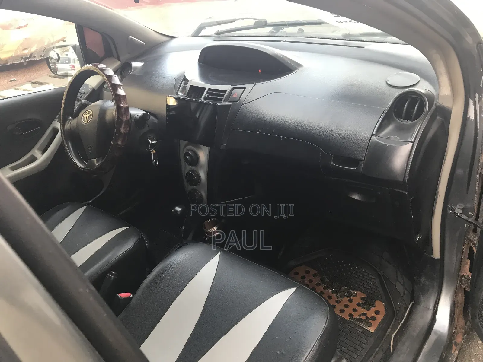 Toyota Vitz 1.3 FWD 5dr 2010 Gray