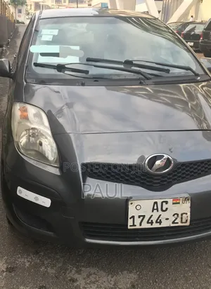 Toyota Vitz 1.3 FWD 5dr 2010 Gray