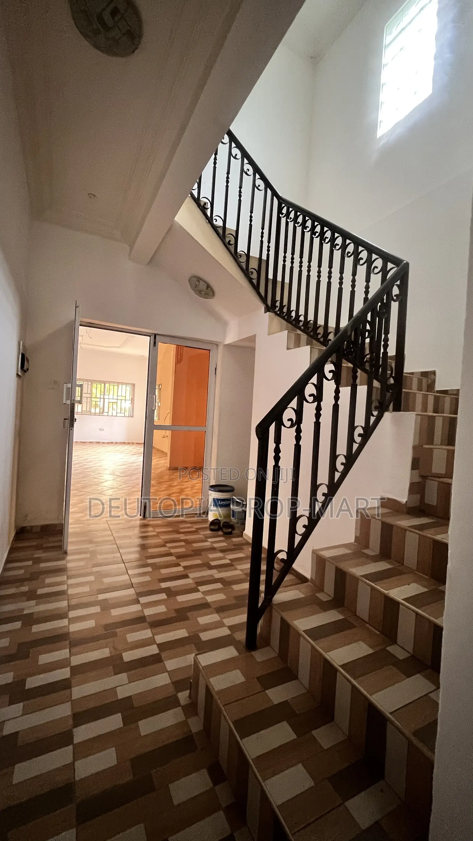4bdrm Duplex in Paradise Court, Tema Metropolitan for rent
