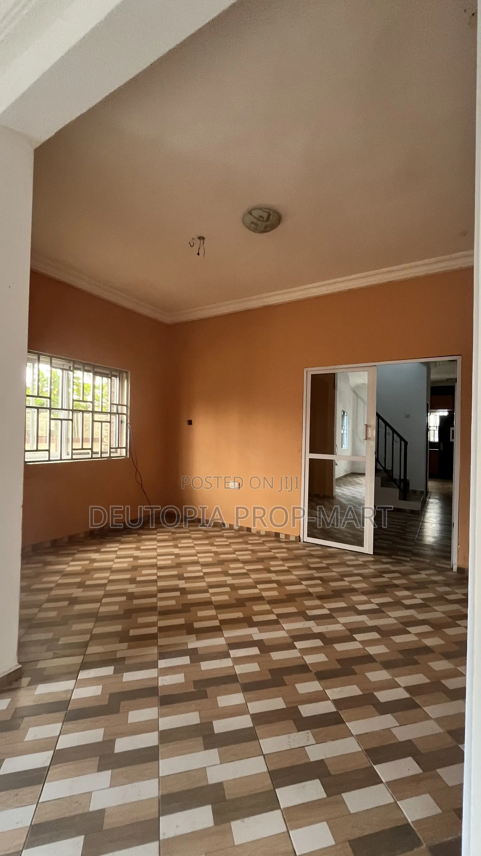 4bdrm Duplex in Paradise Court, Tema Metropolitan for rent