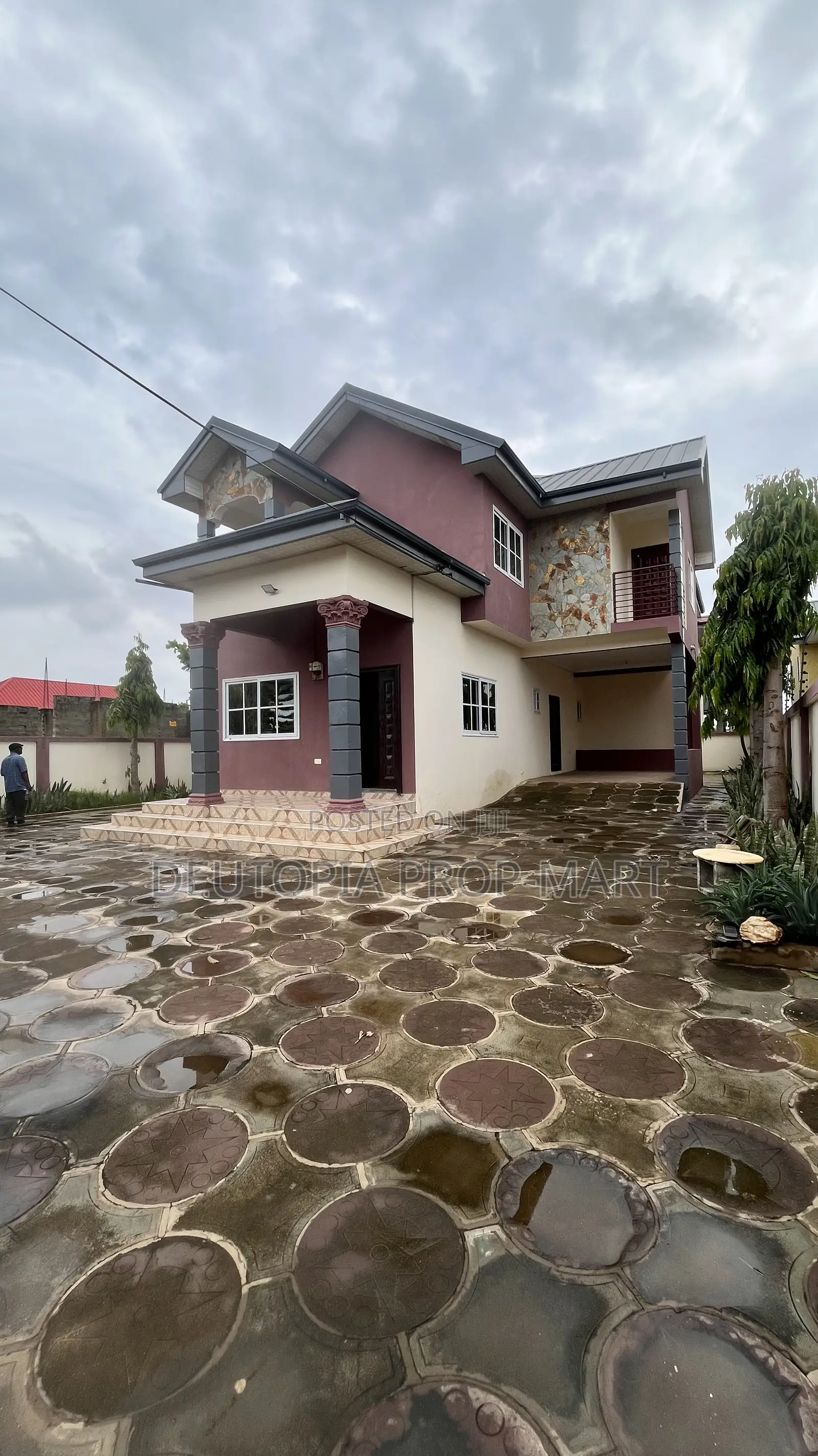 4bdrm Duplex in Paradise Court, Tema Metropolitan for rent