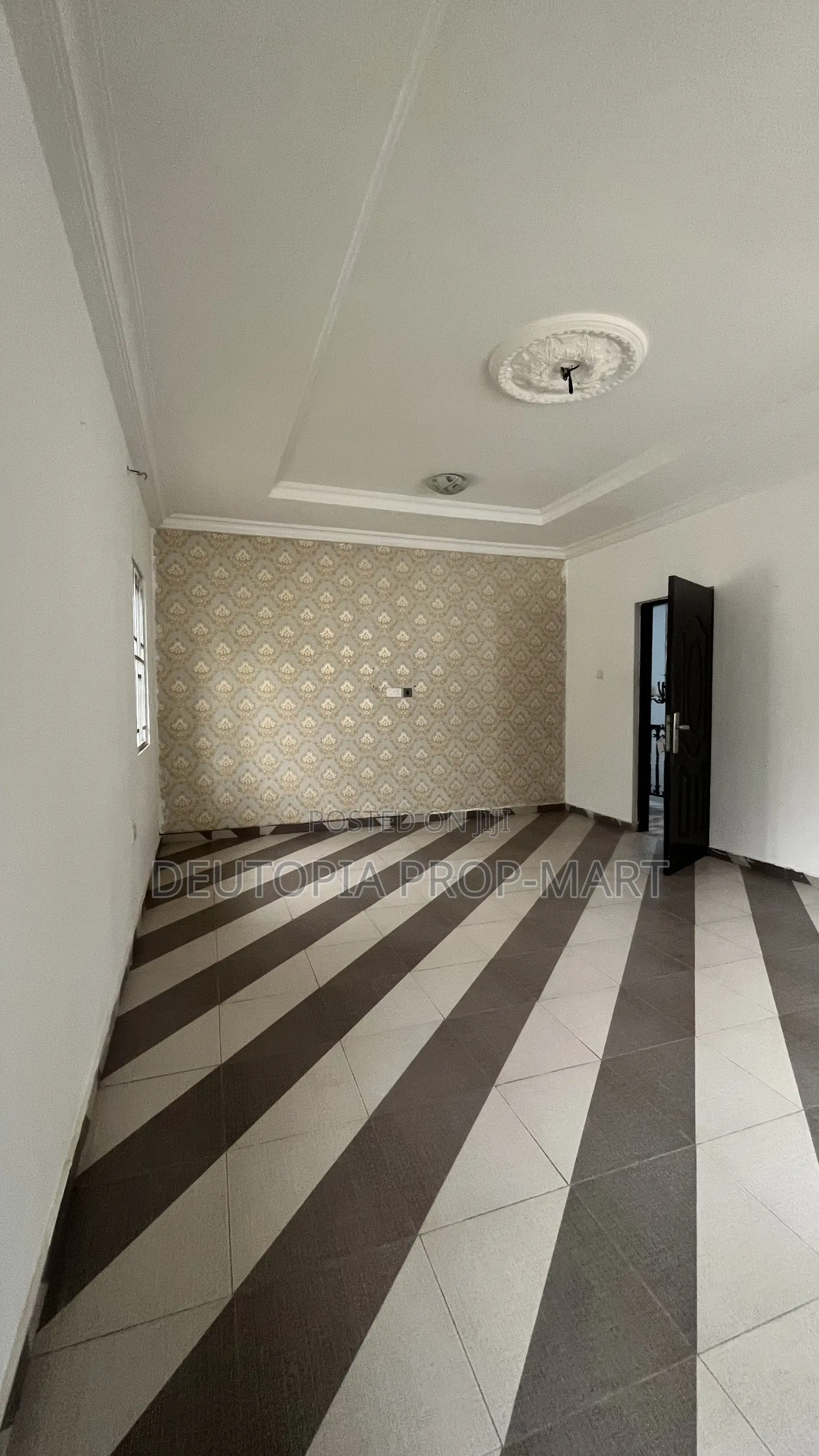 4bdrm Duplex in Paradise Court, Tema Metropolitan for rent
