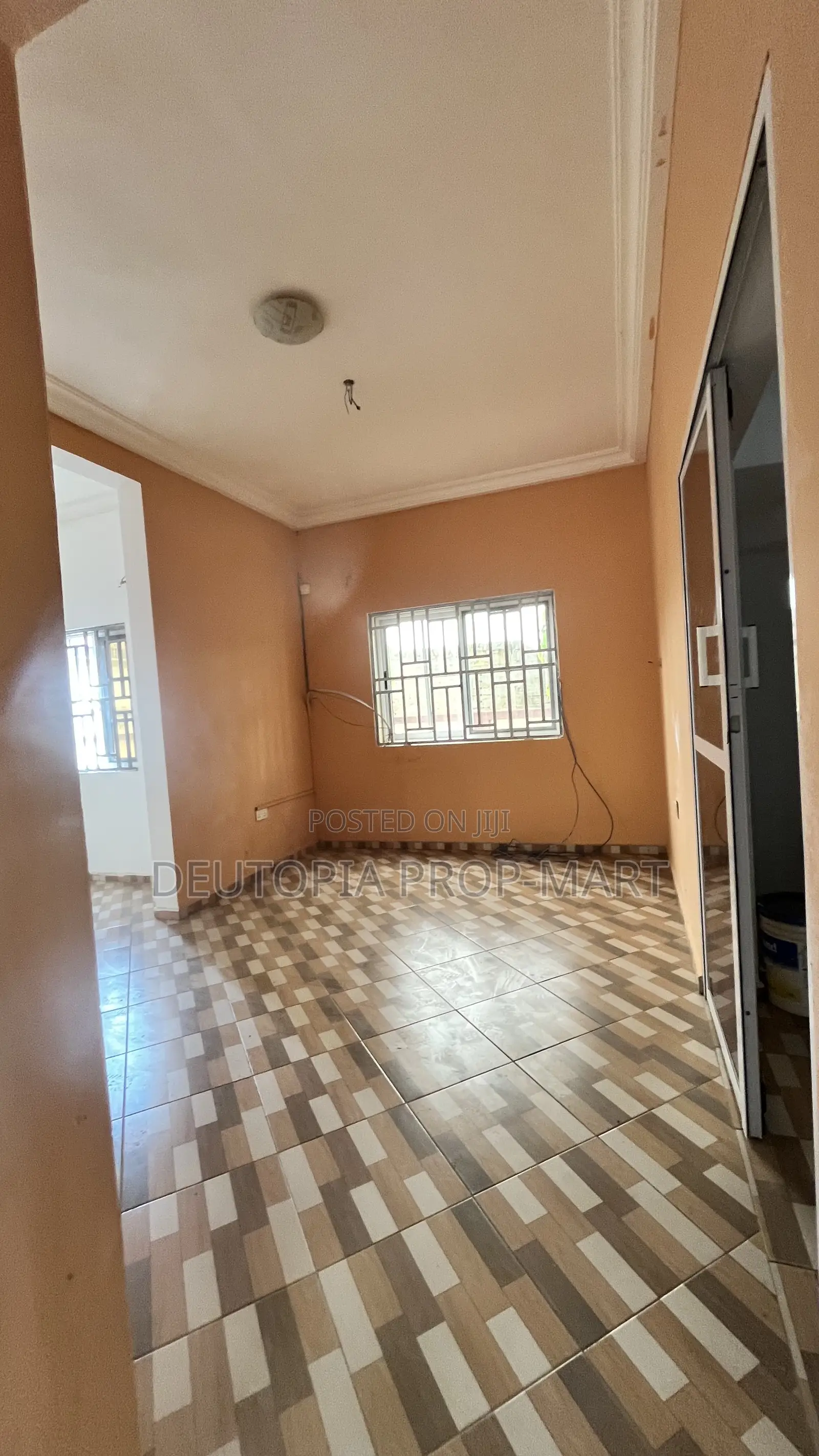 4bdrm Duplex in Paradise Court, Tema Metropolitan for rent