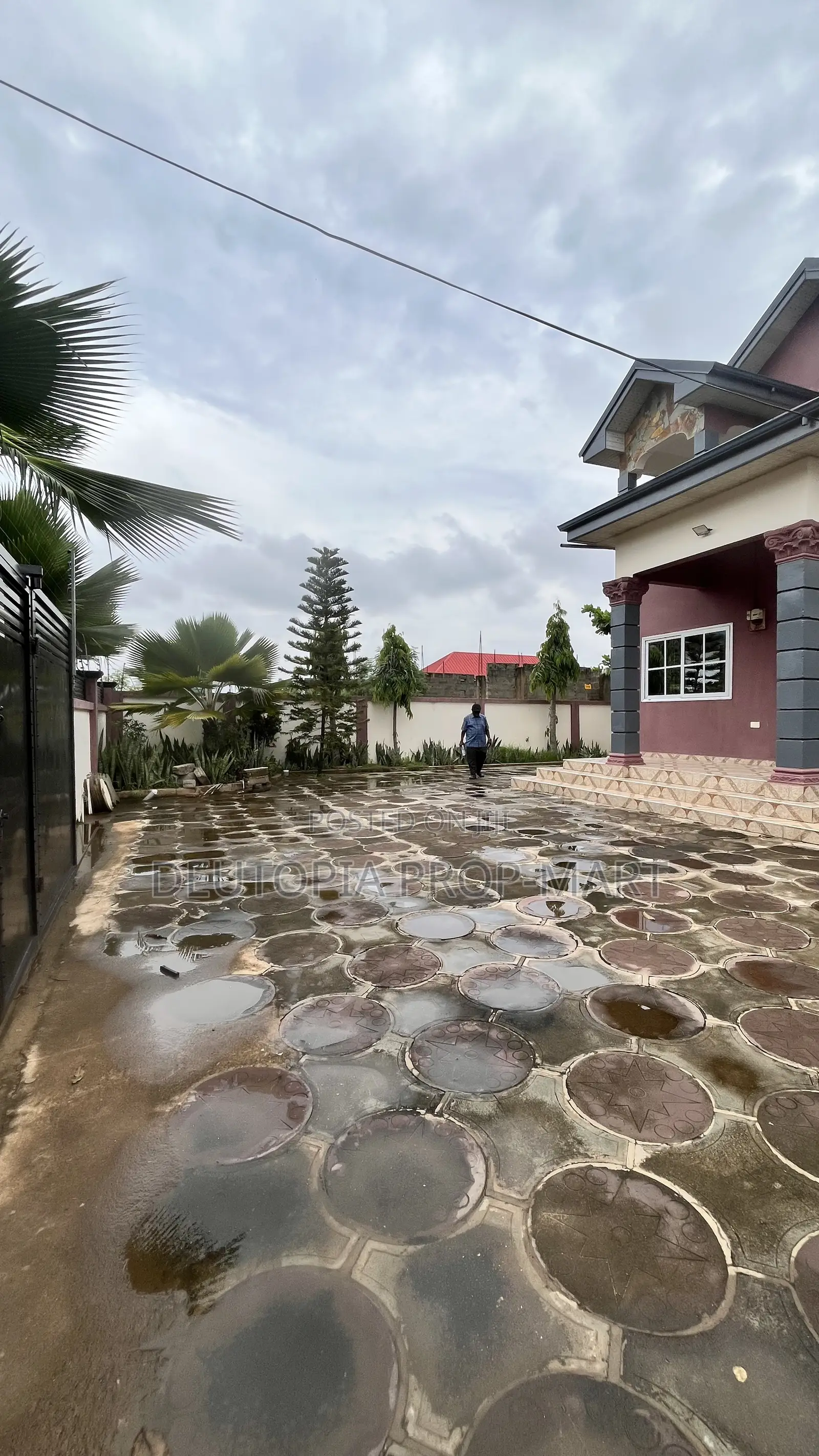 4bdrm Duplex in Paradise Court, Tema Metropolitan for rent