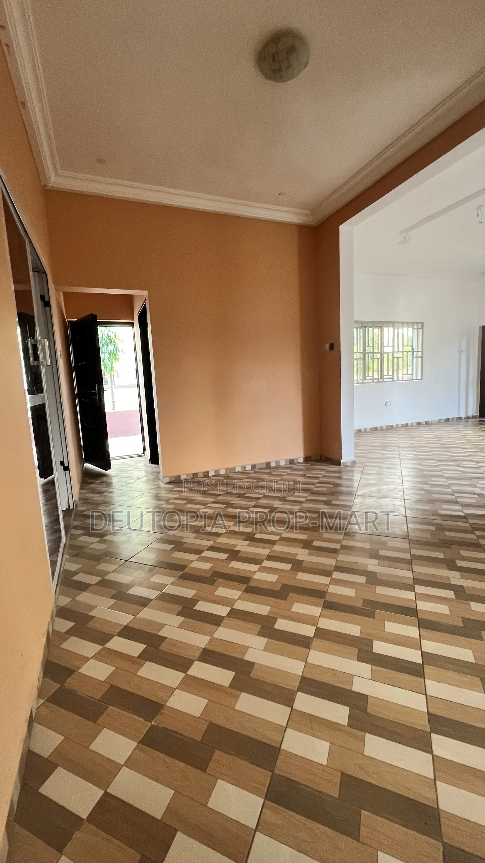 4bdrm Duplex in Paradise Court, Tema Metropolitan for rent