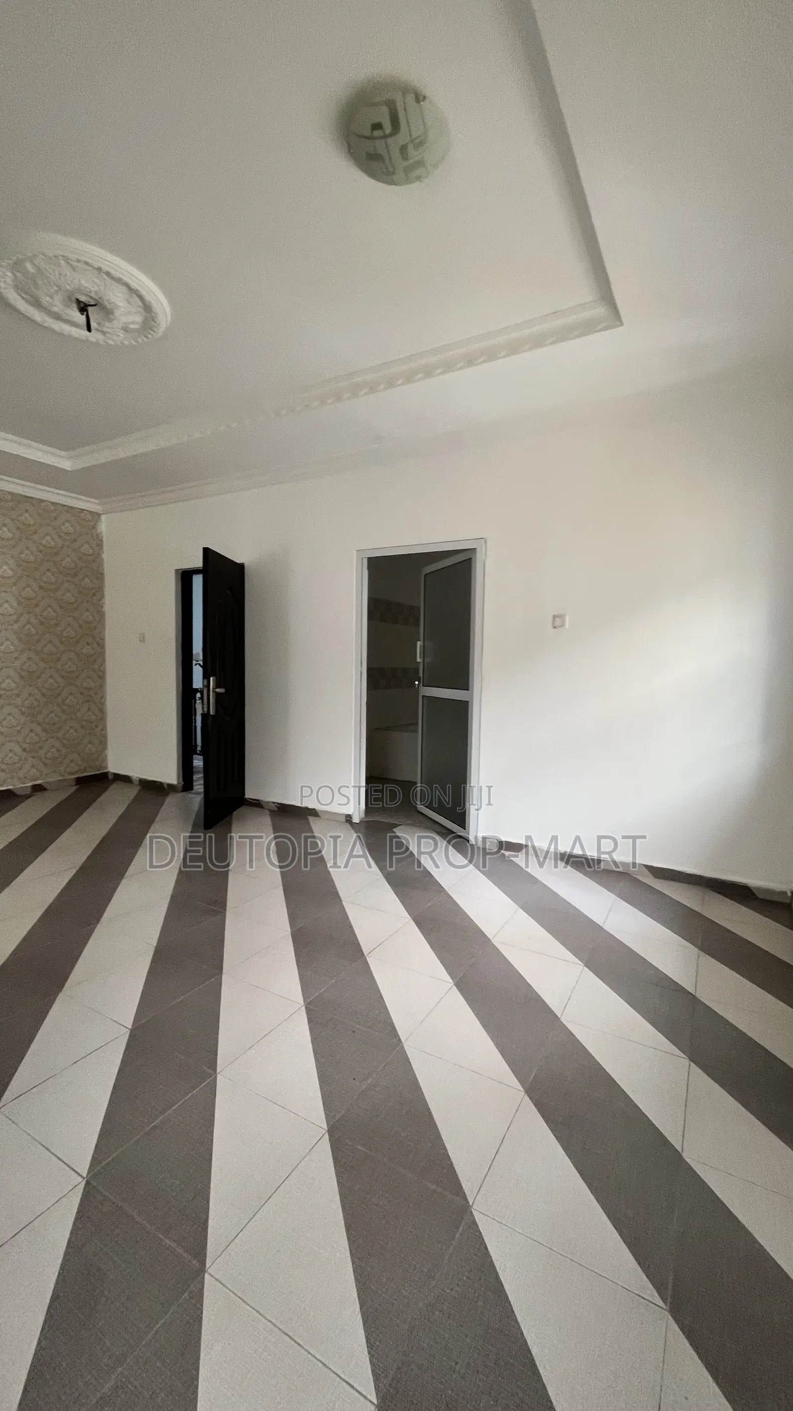 4bdrm Duplex in Paradise Court, Tema Metropolitan for rent