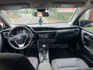 Toyota Corolla LE 4dr Sedan (1.8L 4cyl CVT) 2017