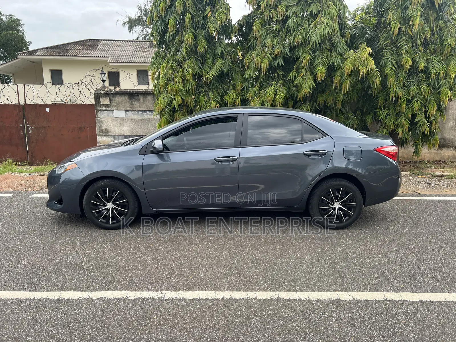 Toyota Corolla LE 4dr Sedan (1.8L 4cyl CVT) 2017