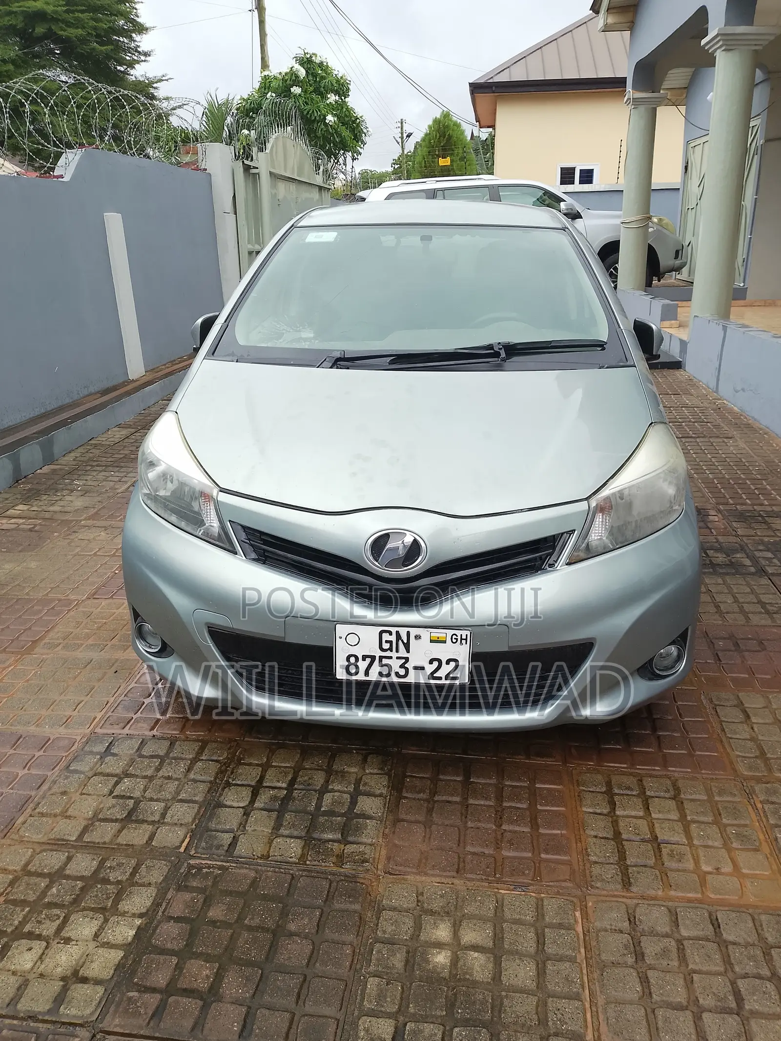 Toyota Vitz 2012 Green