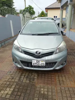 Toyota Vitz 2012 Green