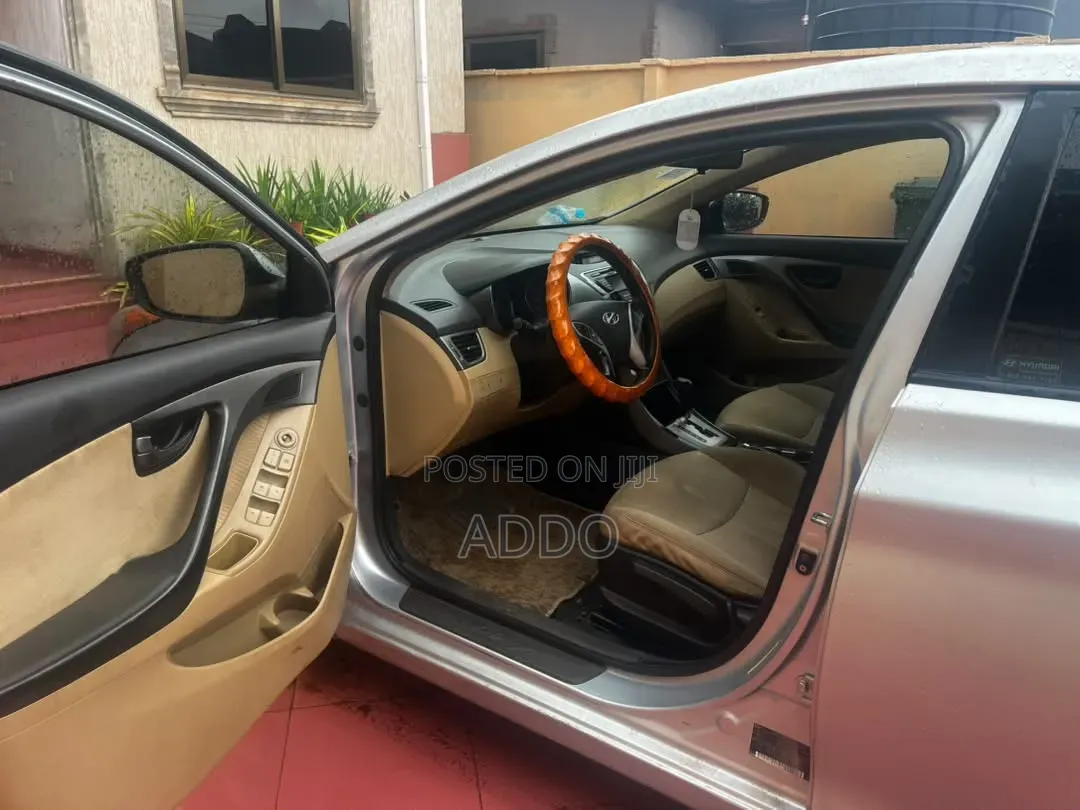 Hyundai Elantra 2012 Silver