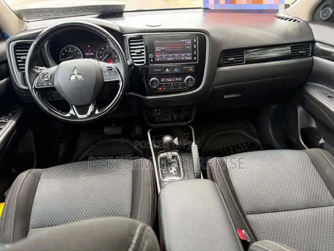 Mitsubishi Outlander SE FWD 2017 Gray