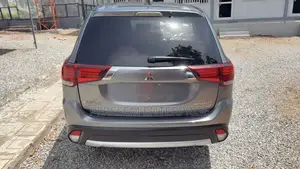 Mitsubishi Outlander SE FWD 2017 Gray