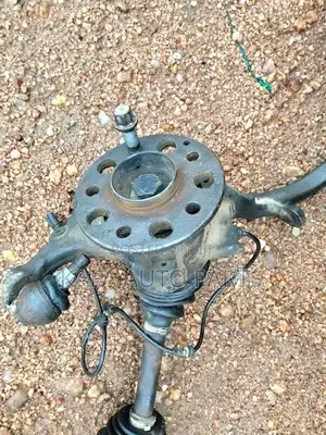 Benz W203 Hub Available