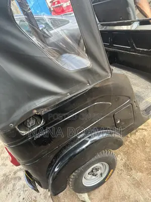 Bajaj Avenger 180 2021 Black