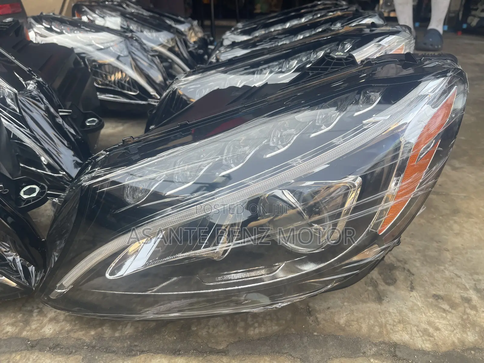 W205 Headlight
