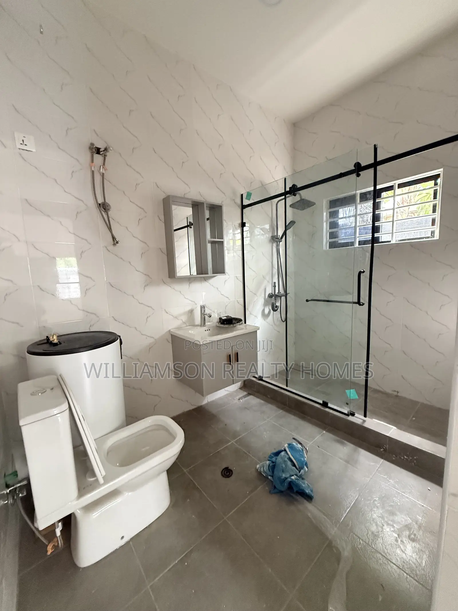 3bdrm House in Community 18 Area, Spintex for sale