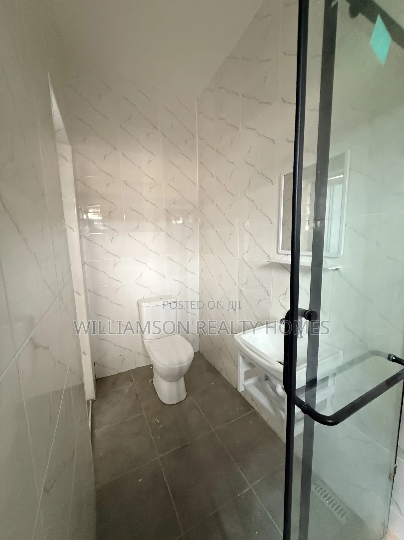 3bdrm House in Community 18 Area, Spintex for sale