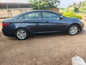 Hyundai Sonata GLS Sedan FWD (2.4L 4cyl 6A) 2012 Blue